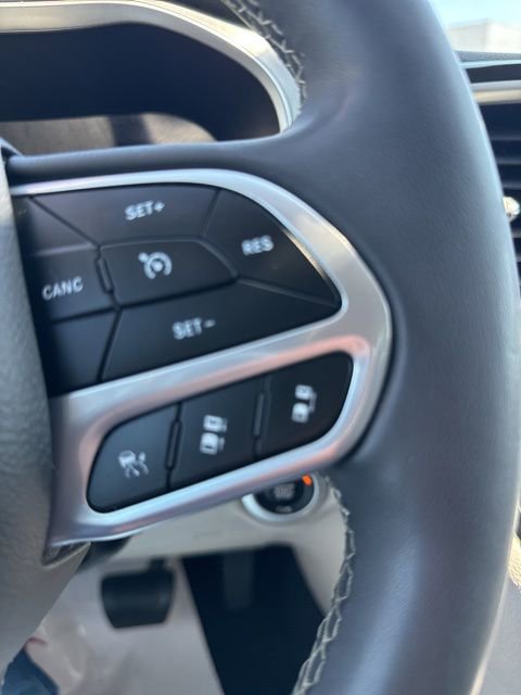 Used 2023 Chrysler Pacifica Touring-L FWD image 24
