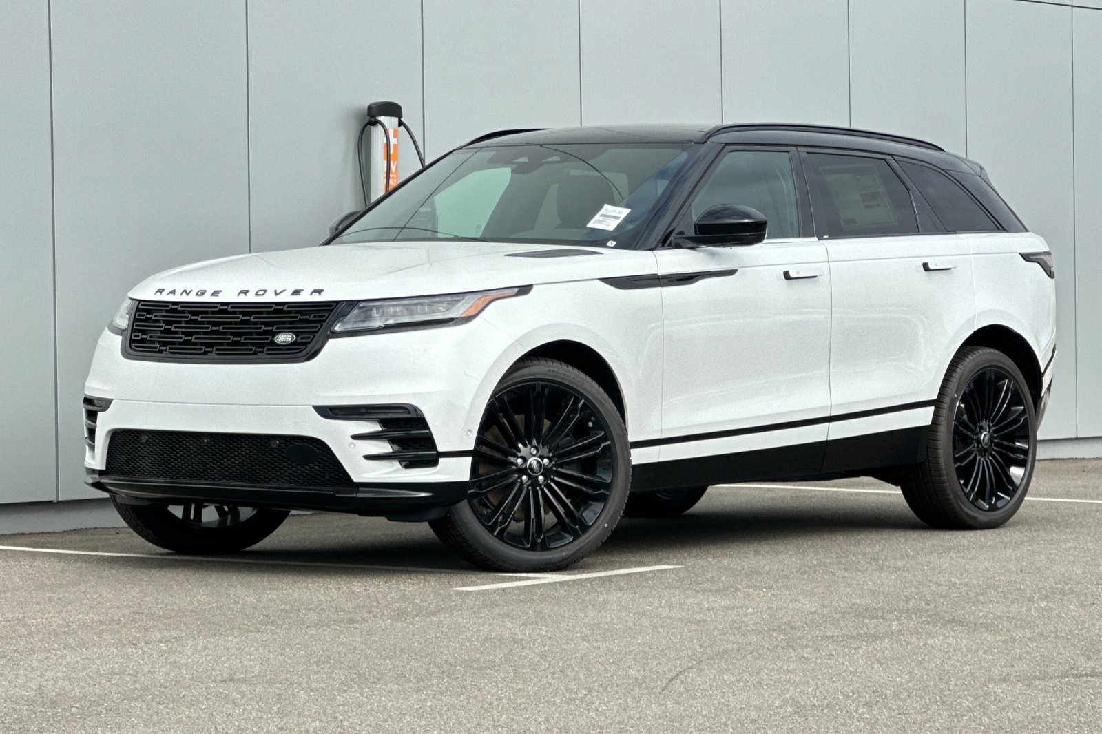 New 2026 Land Rover Range Rover Velar Dynamic SE image 1