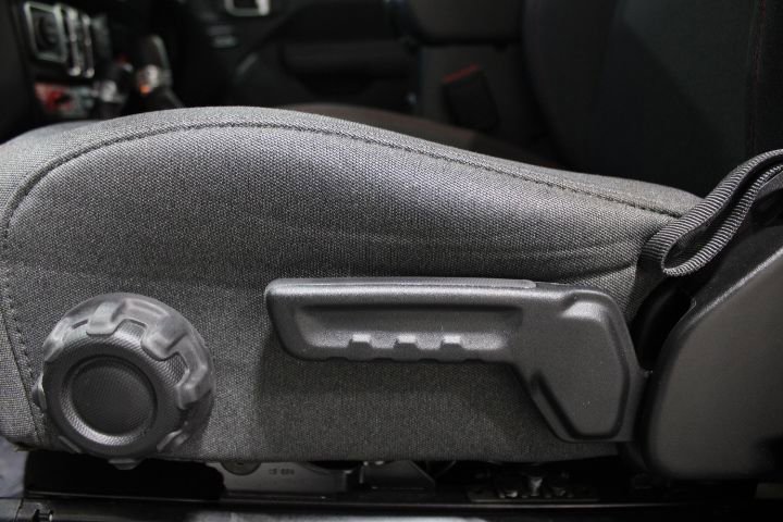 Used 2025 Jeep Wrangler Rubicon image 19