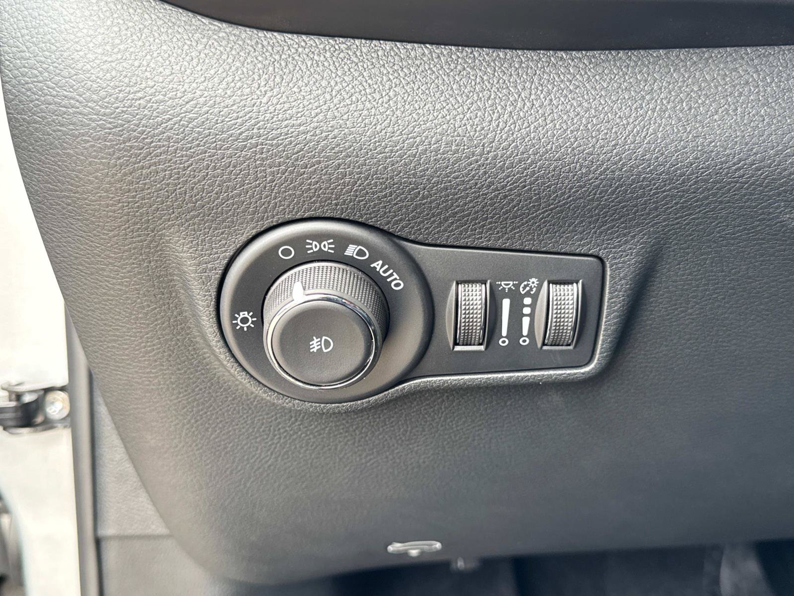 New 2026 Jeep Compass Latitude AWD/4WD image 31