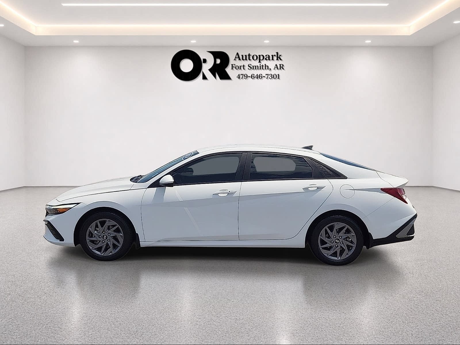 Used 2024 Hyundai Elantra SEL FWD image 3