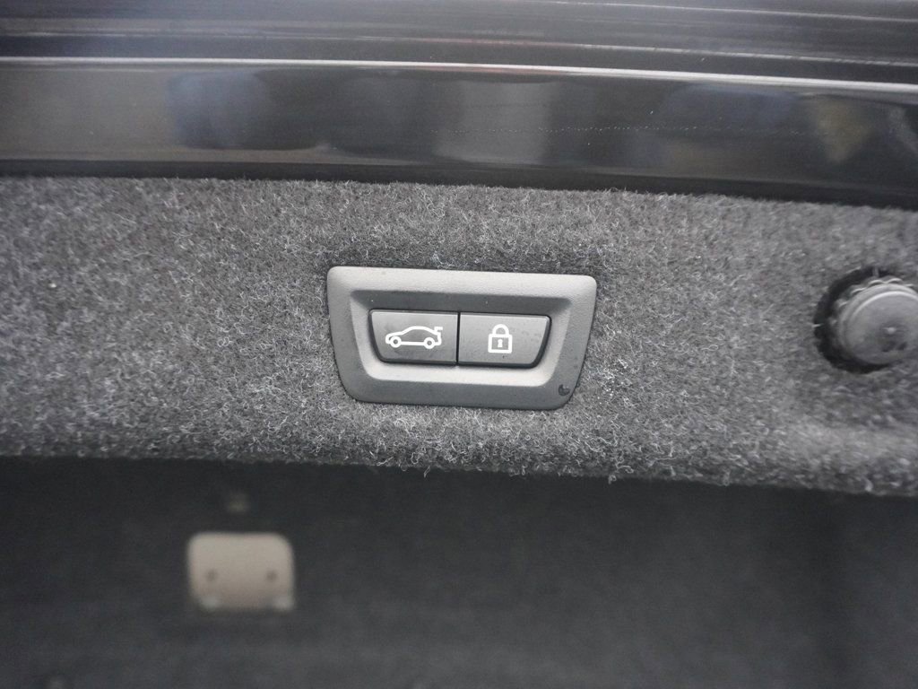 Used 2023 BMW 540i xDrive w/ Premium Package image 24