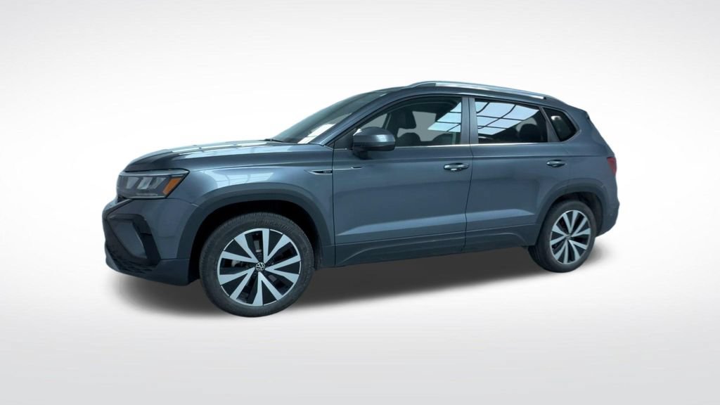Used 2022 Volkswagen Taos SE w/ Panoramic Sunroof Package AWD/4WD image 4