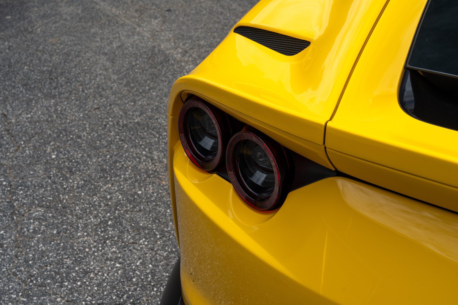 Used 2019 Ferrari 812 Superfast RWD image 18