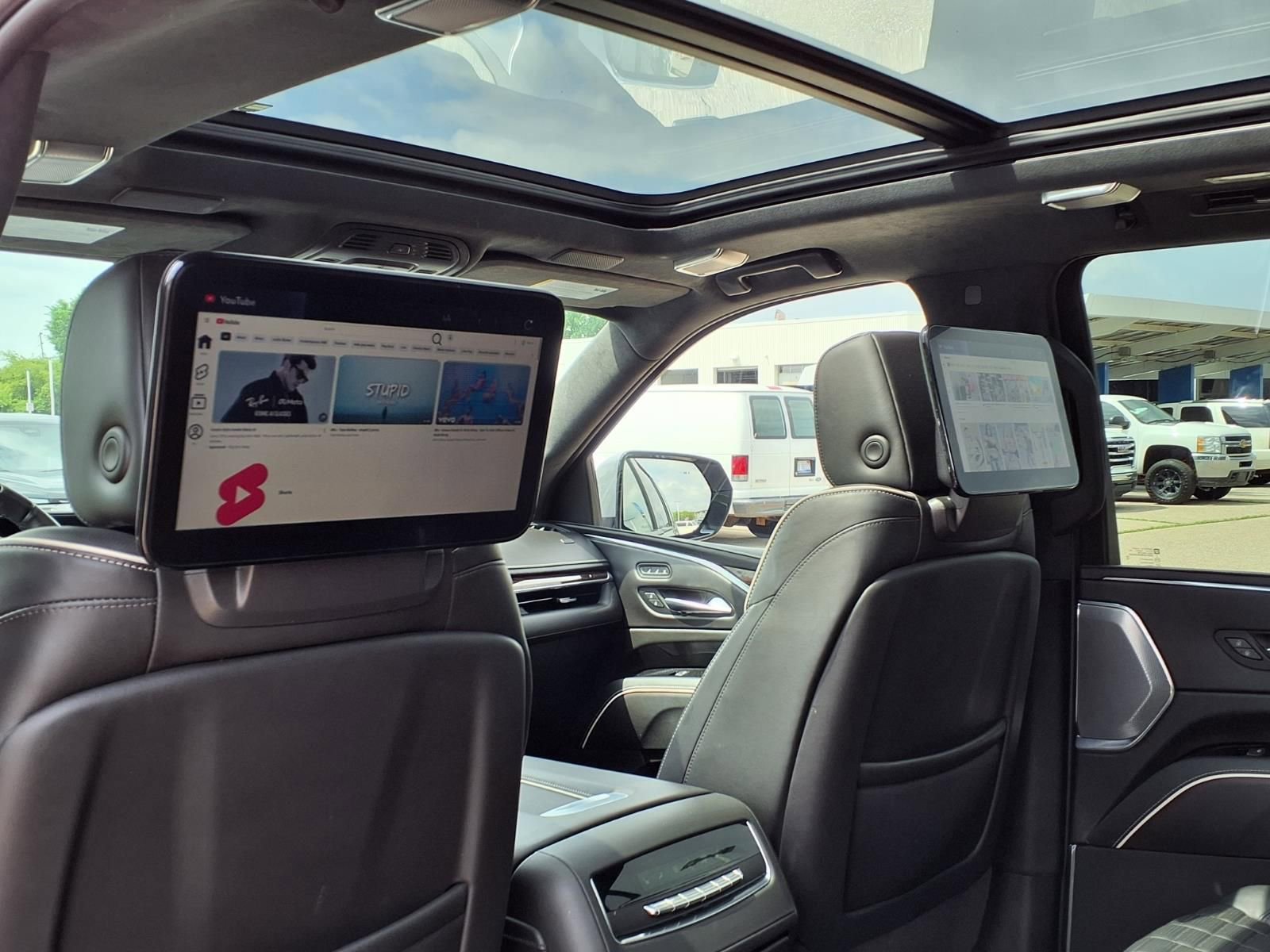Used 2023 Cadillac Escalade ESV Sport Platinum AWD/4WD image 12