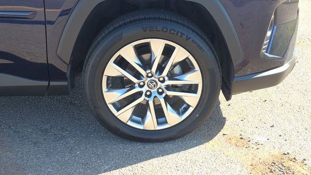 Used 2020 Toyota RAV4 XLE Premium image 32