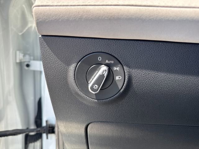 Used 2025 Volkswagen Taos SE image 15