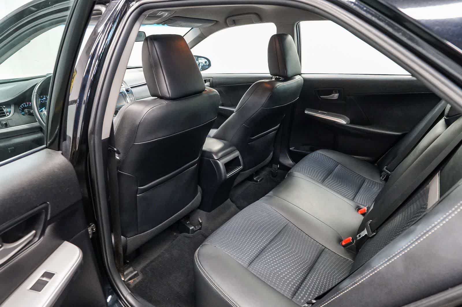 Used 2012 Toyota Camry SE FWD image 18