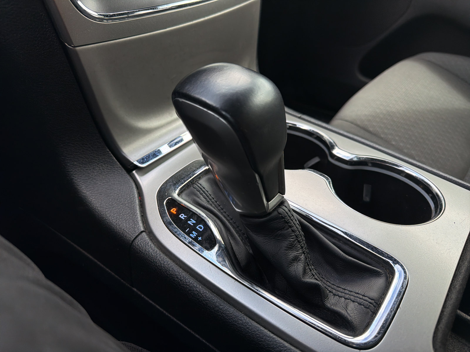 Used 2018 Jeep Grand Cherokee Laredo RWD image 19