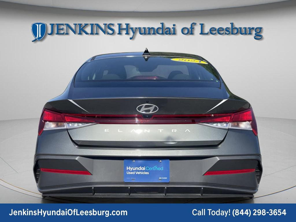 Certified 2024 Hyundai Elantra SE FWD image 6