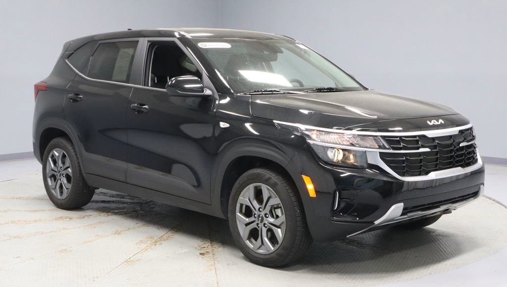 Used 2024 Kia Seltos LX AWD/4WD image 1