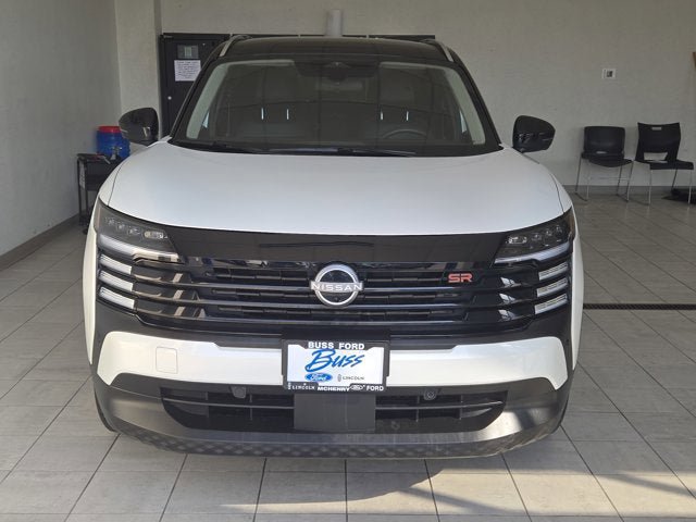 Used 2025 Nissan Kicks SR AWD/4WD image 2