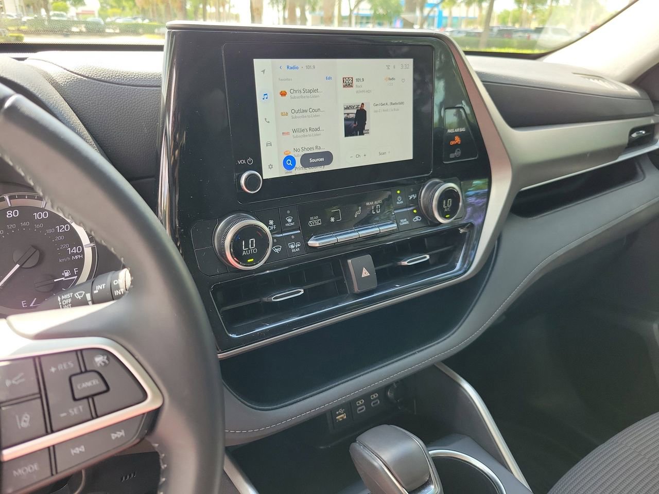 Used 2025 Toyota Highlander LE image 24