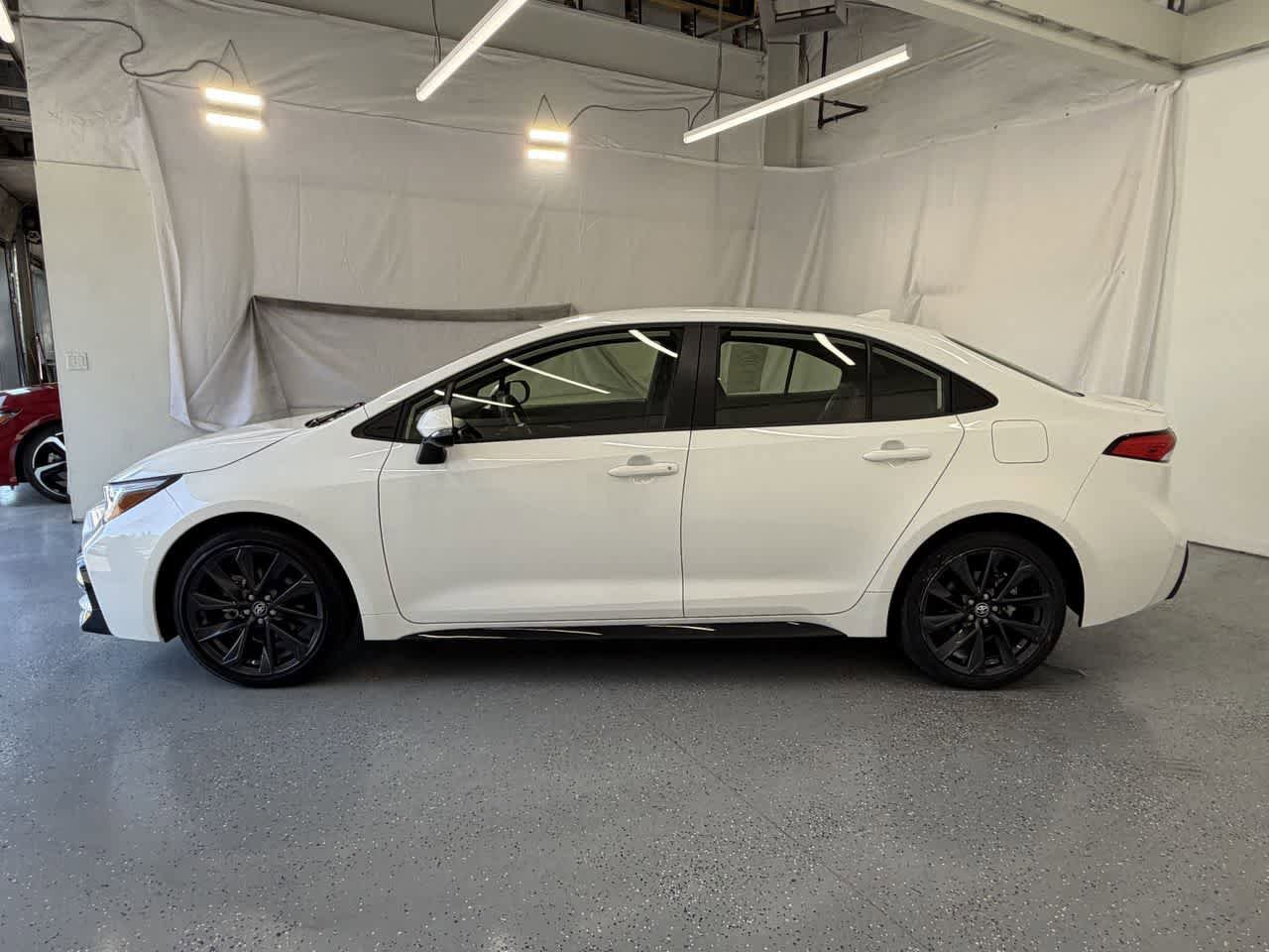 Used 2025 Toyota Corolla SE FWD image 2