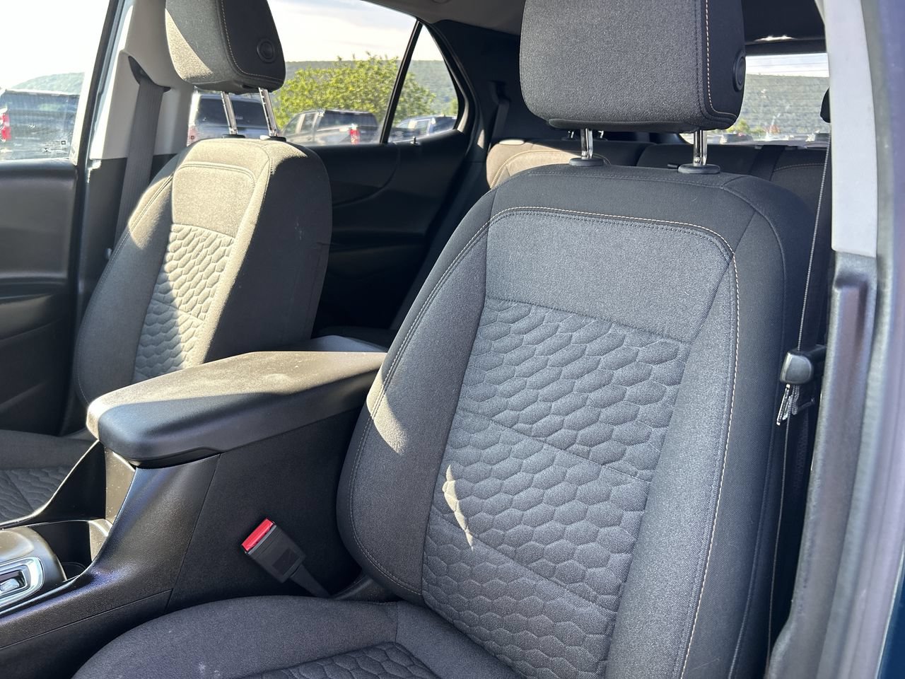 Used 2020 Chevrolet Equinox LT AWD/4WD image 23