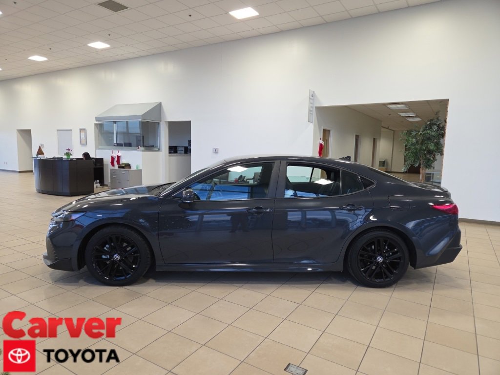 Used 2025 Toyota Camry SE image 1