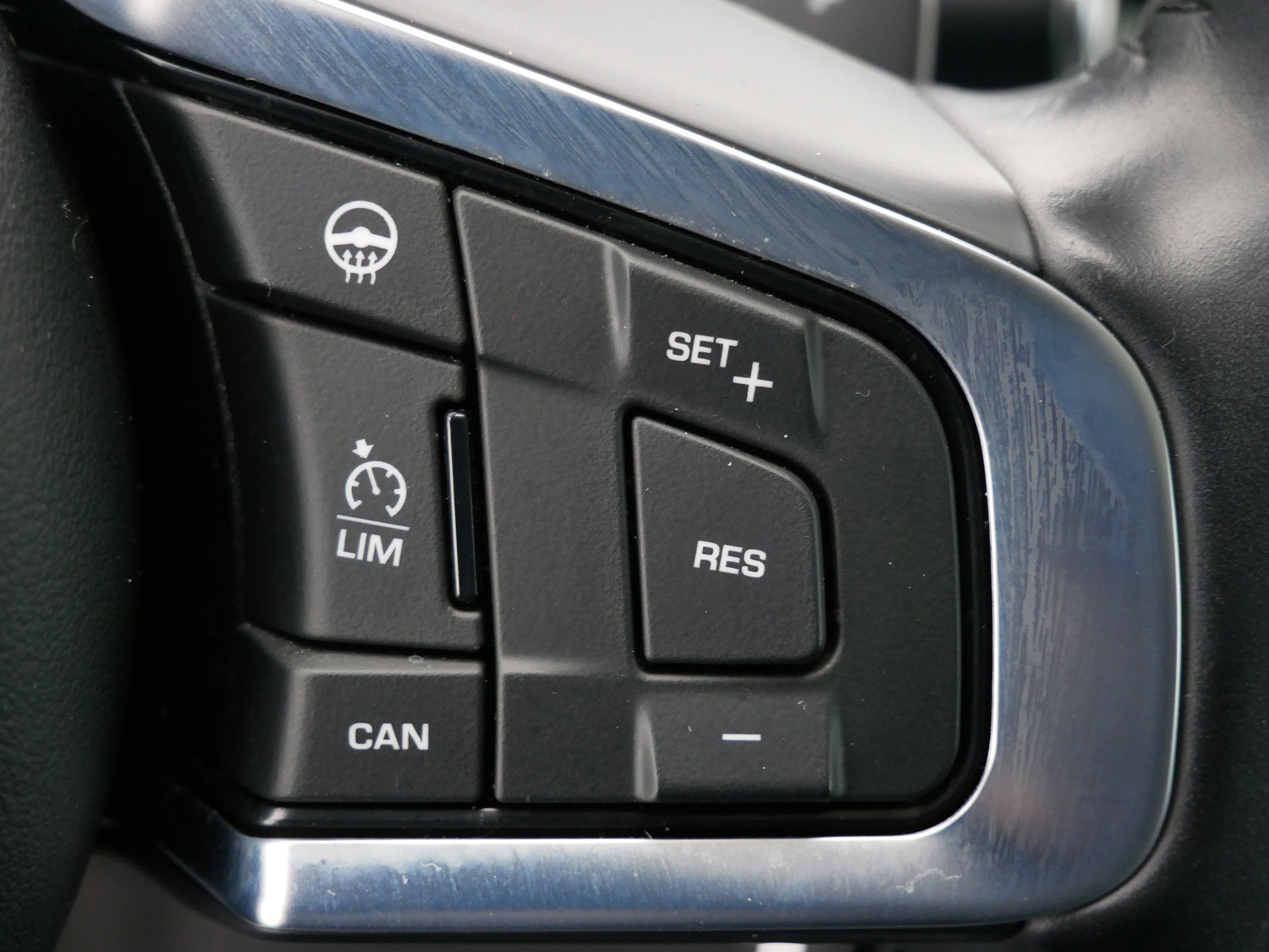 Used 2020 Jaguar XF Prestige image 28