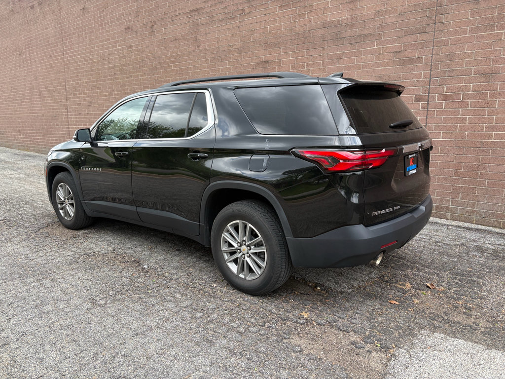 Used 2023 Chevrolet Traverse LT image 3
