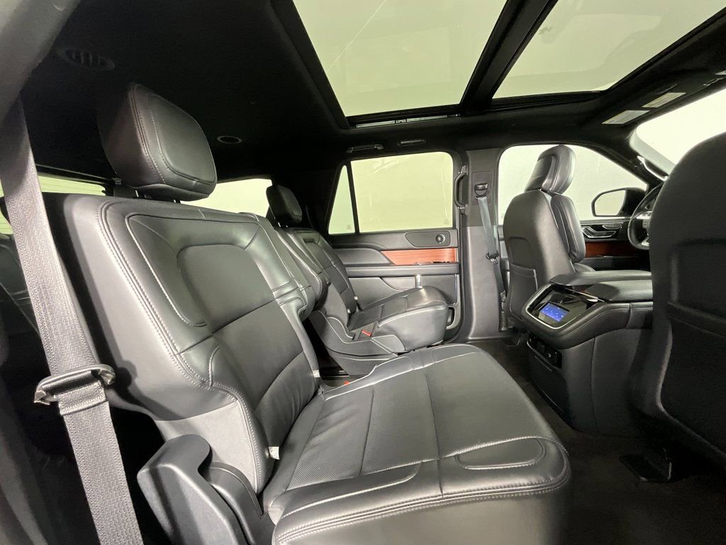 Used 2024 Lincoln Navigator Premiere image 22