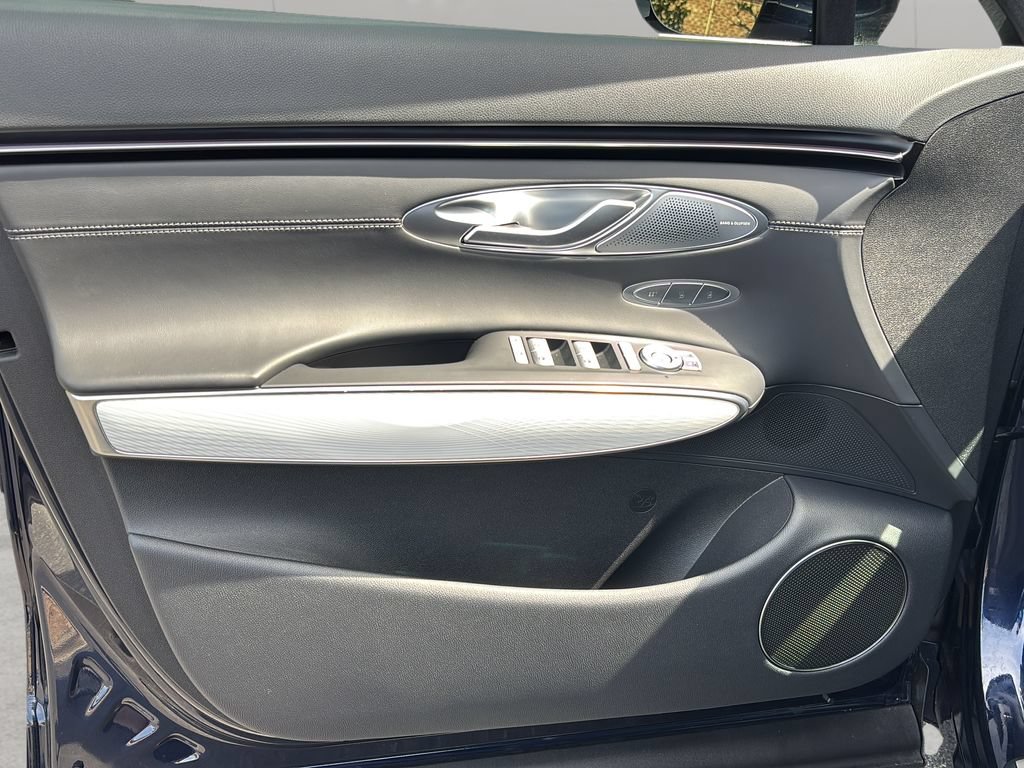 Certified 2026 Genesis GV70 2.5T Advanced AWD/4WD image 11