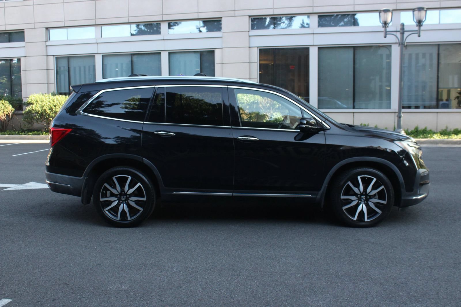 Used 2020 Honda Pilot Touring image 6
