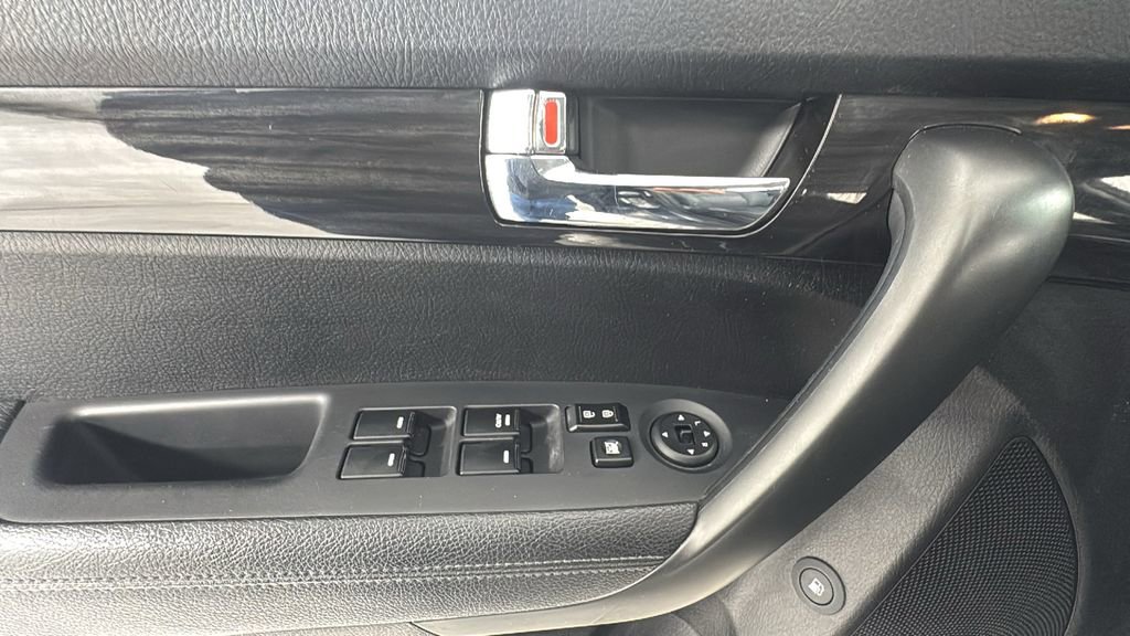Used 2013 Kia Sorento LX w/ Third Row Pkg image 20
