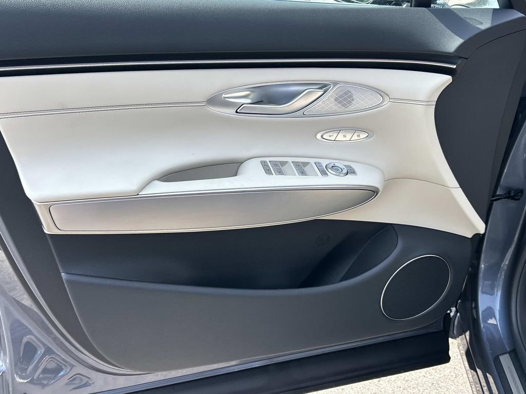New 2027 Genesis GV70 2.5T Select AWD/4WD image 18