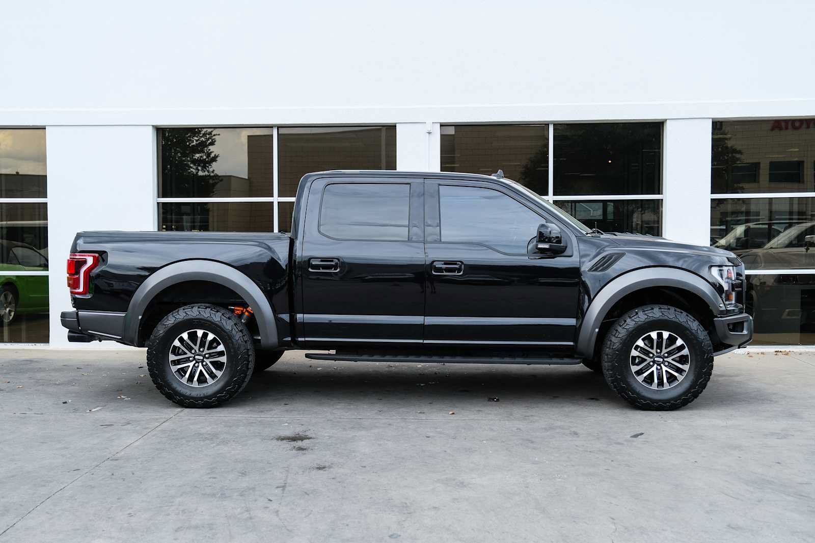 Used 2019 Ford F150 Raptor w/ Equipment Group 802A Luxury AWD/4WD image 7