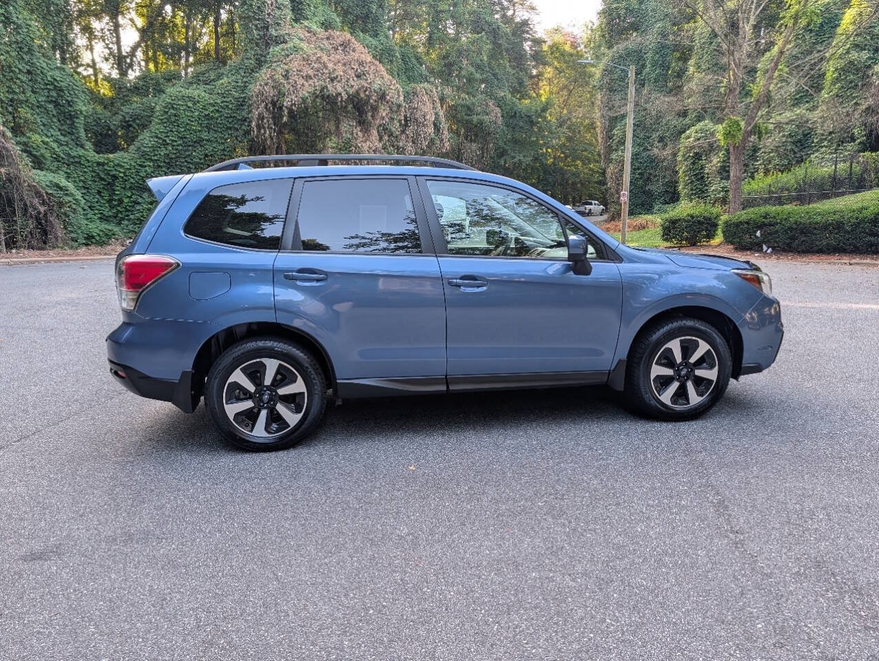 Used 2017 Subaru Forester 2.5i Premium w/ Protection Package #1 AWD/4WD image 6