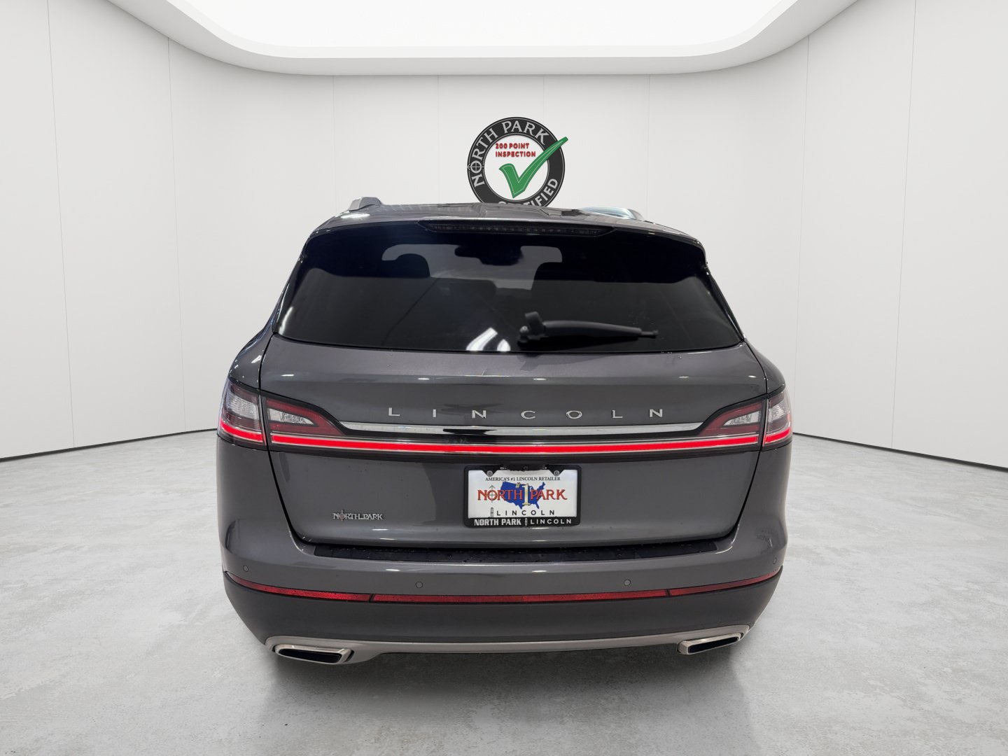 Used 2023 Lincoln Nautilus FWD w/ Premium Package image 4