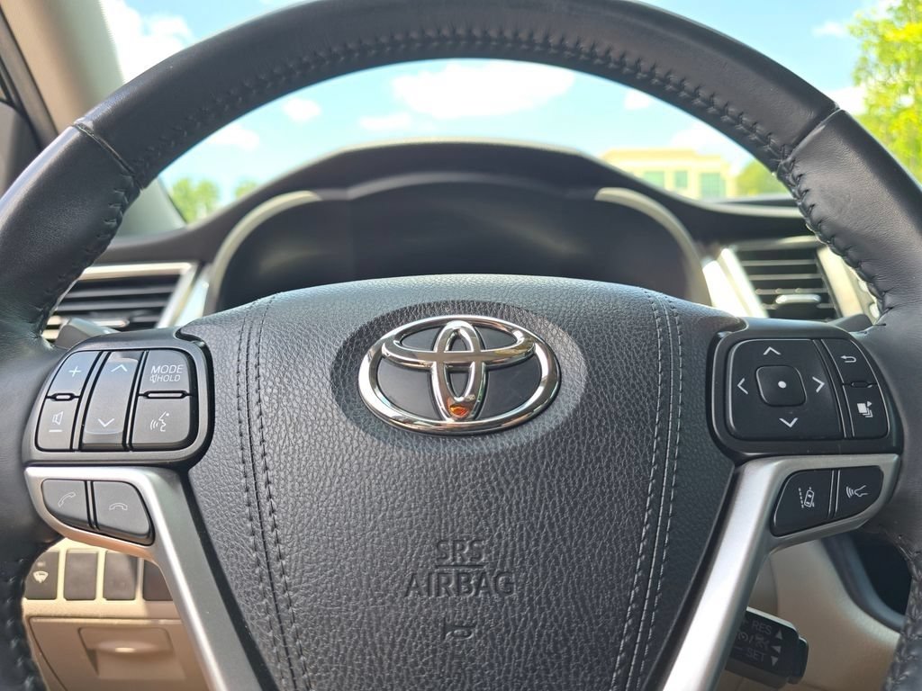 Used 2019 Toyota Highlander XLE AWD/4WD image 33