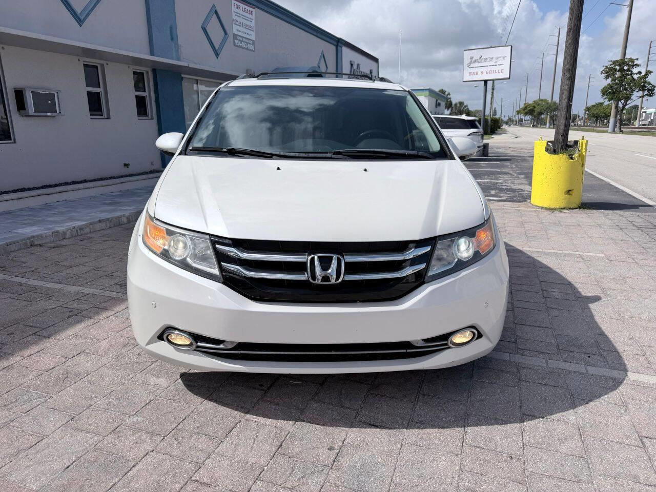 Used 2014 Honda Odyssey Touring Elite image 2