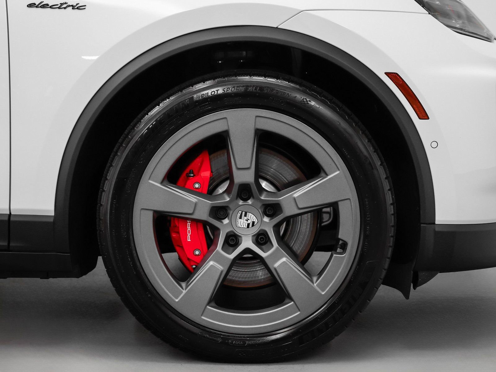 Certified 2025 Porsche Macan 4S Electric image 14