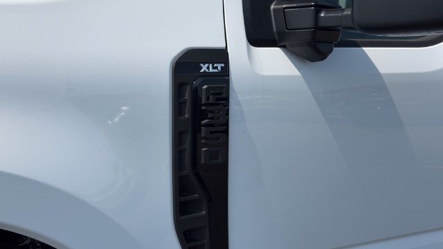 New 2026 Ford F350 XLT w/ XLT Premium Package AWD/4WD image 7