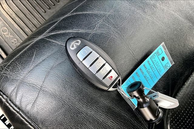 Used 2017 INFINITI QX80 4WD w/ Driver Assistance Package image 11