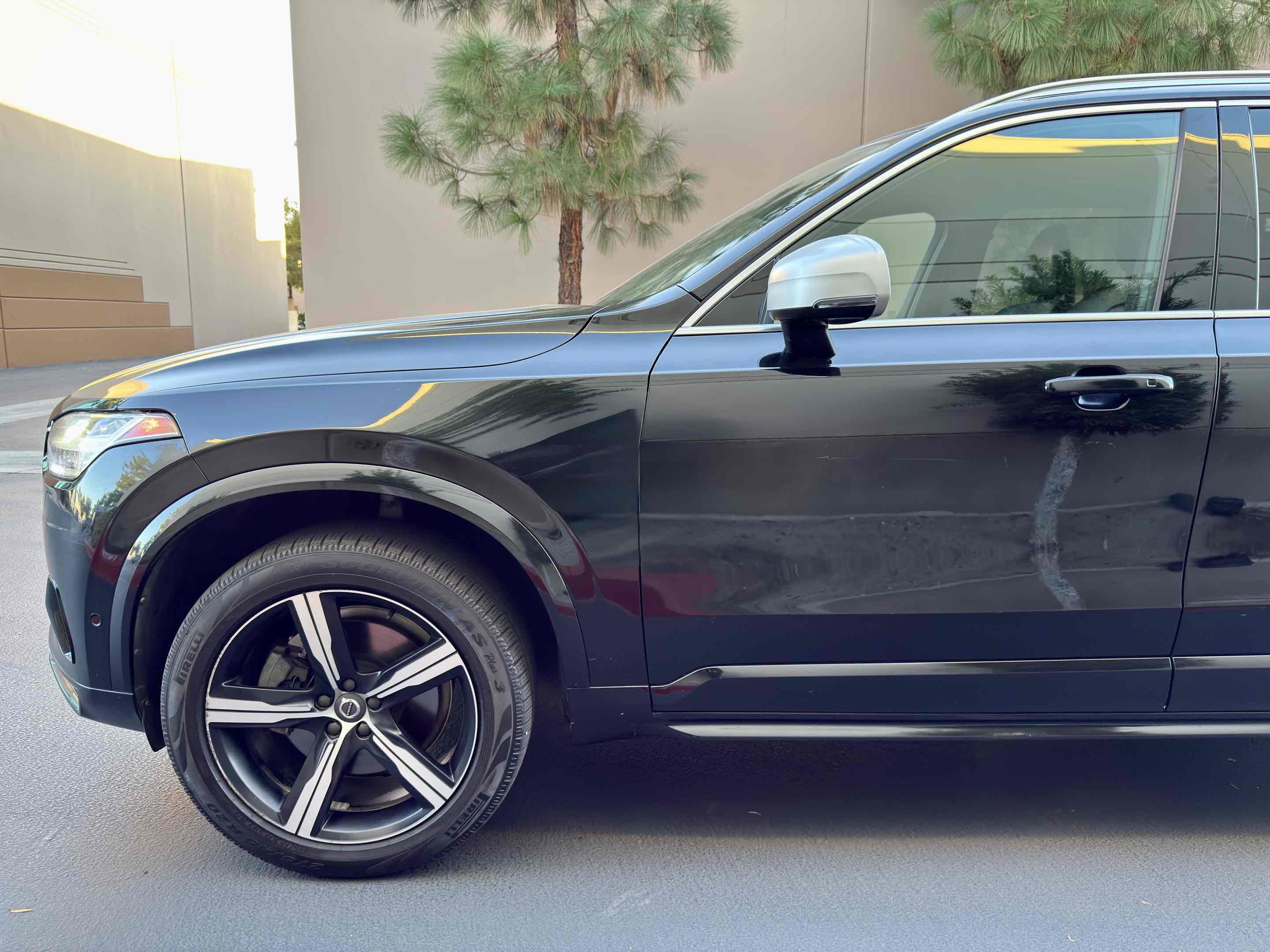 Used 2016 Volvo XC90 T6 R-Design w/ Vision Package image 13