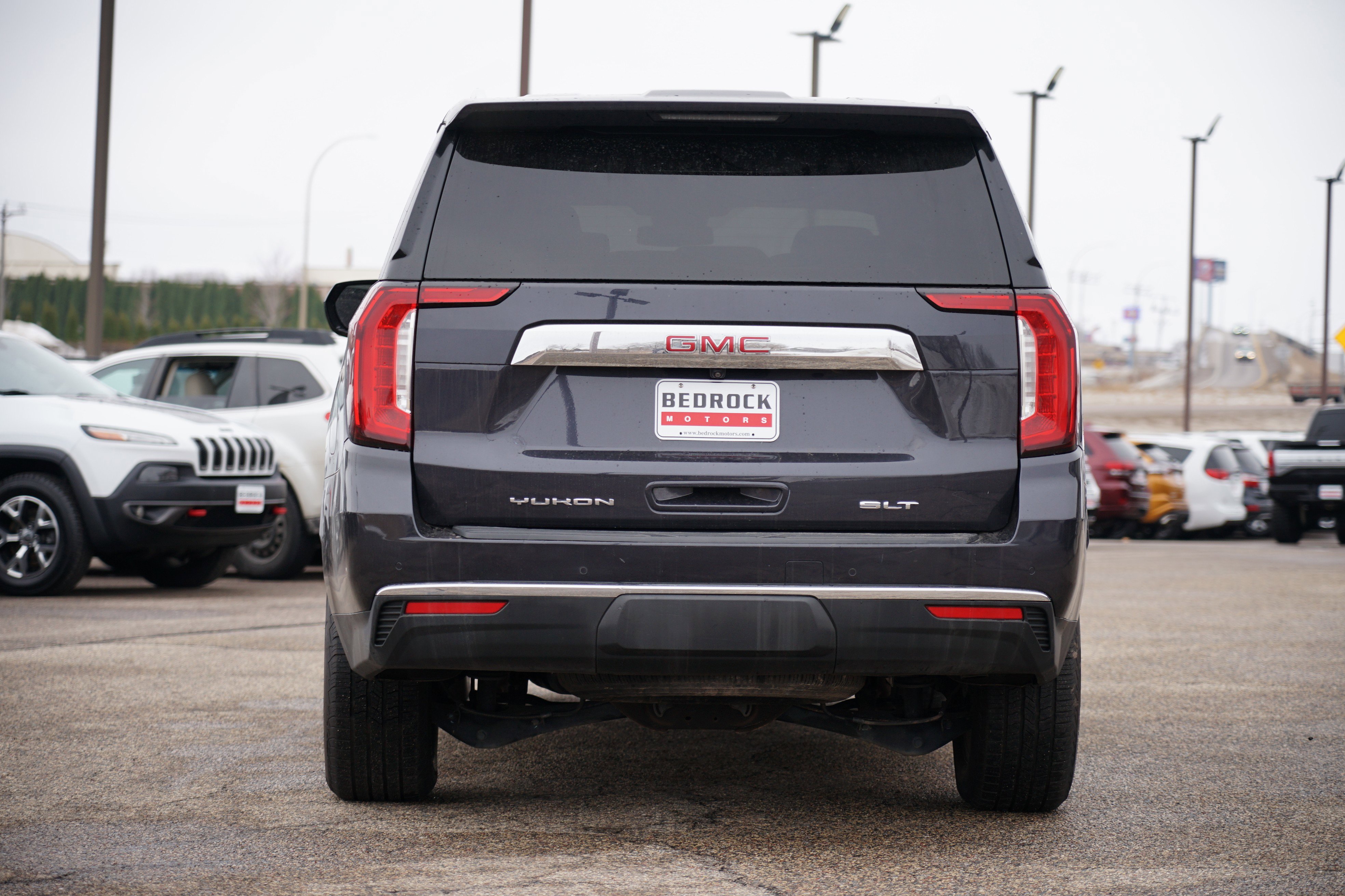 Used 2023 GMC Yukon XL SLT image 4