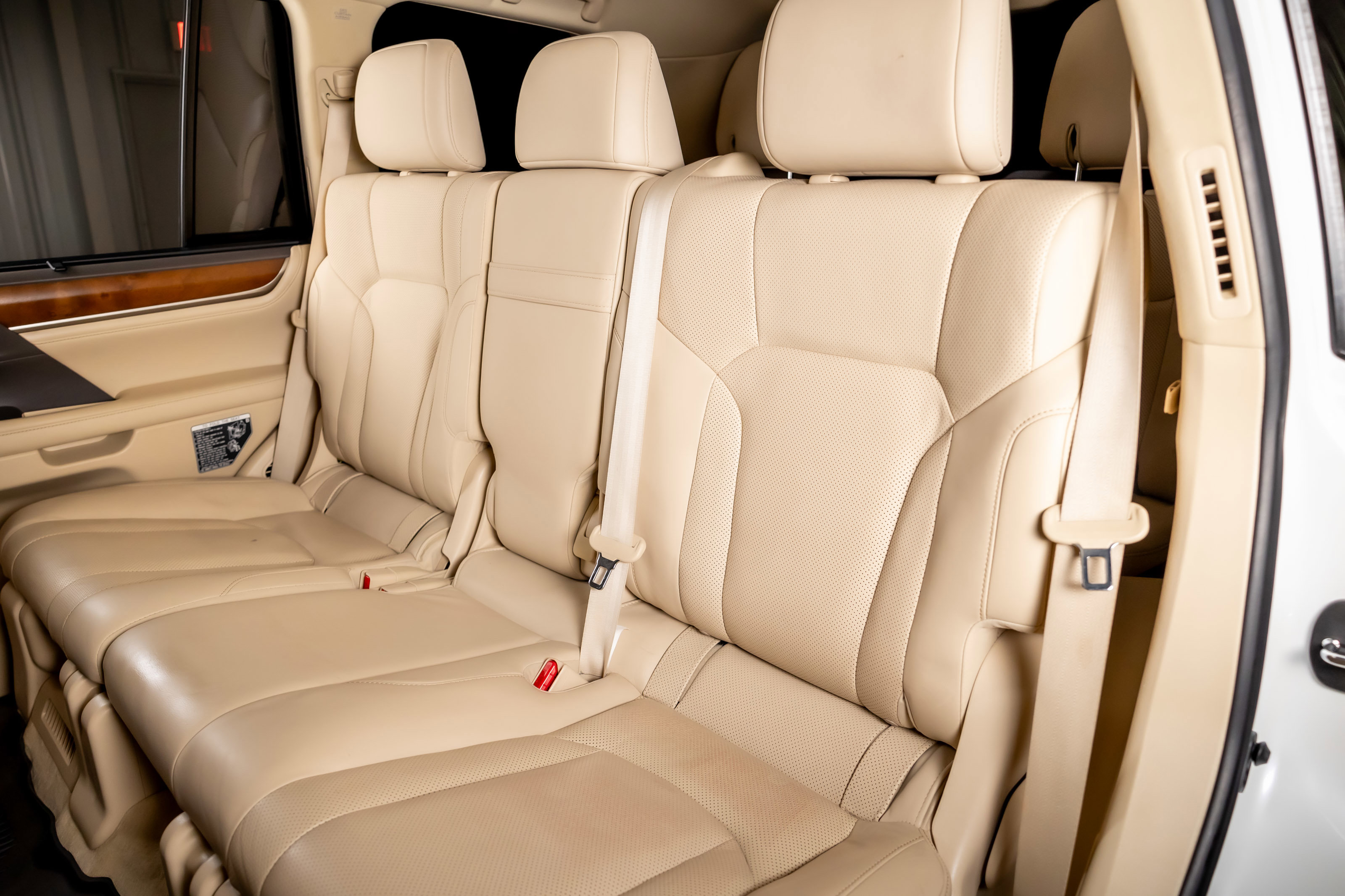 Used 2017 Lexus LX 570 4WD w/ Luxury Package image 21