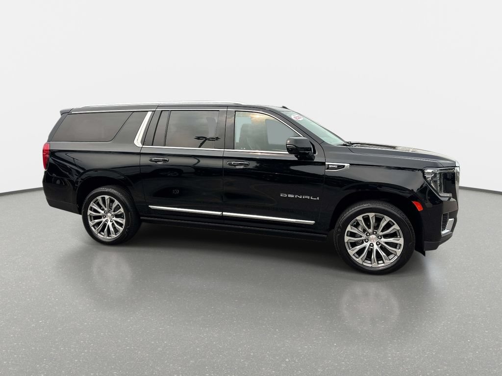 Used 2022 GMC Yukon XL Denali w/ Denali Premium Package AWD/4WD video 3