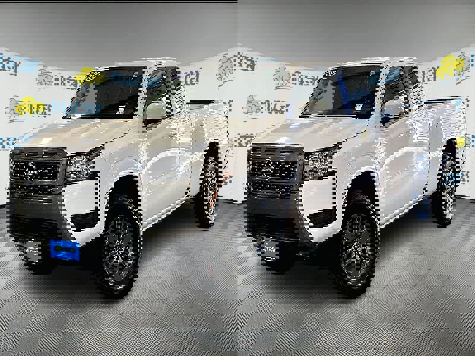 Used 2025 Nissan Frontier SV image 3