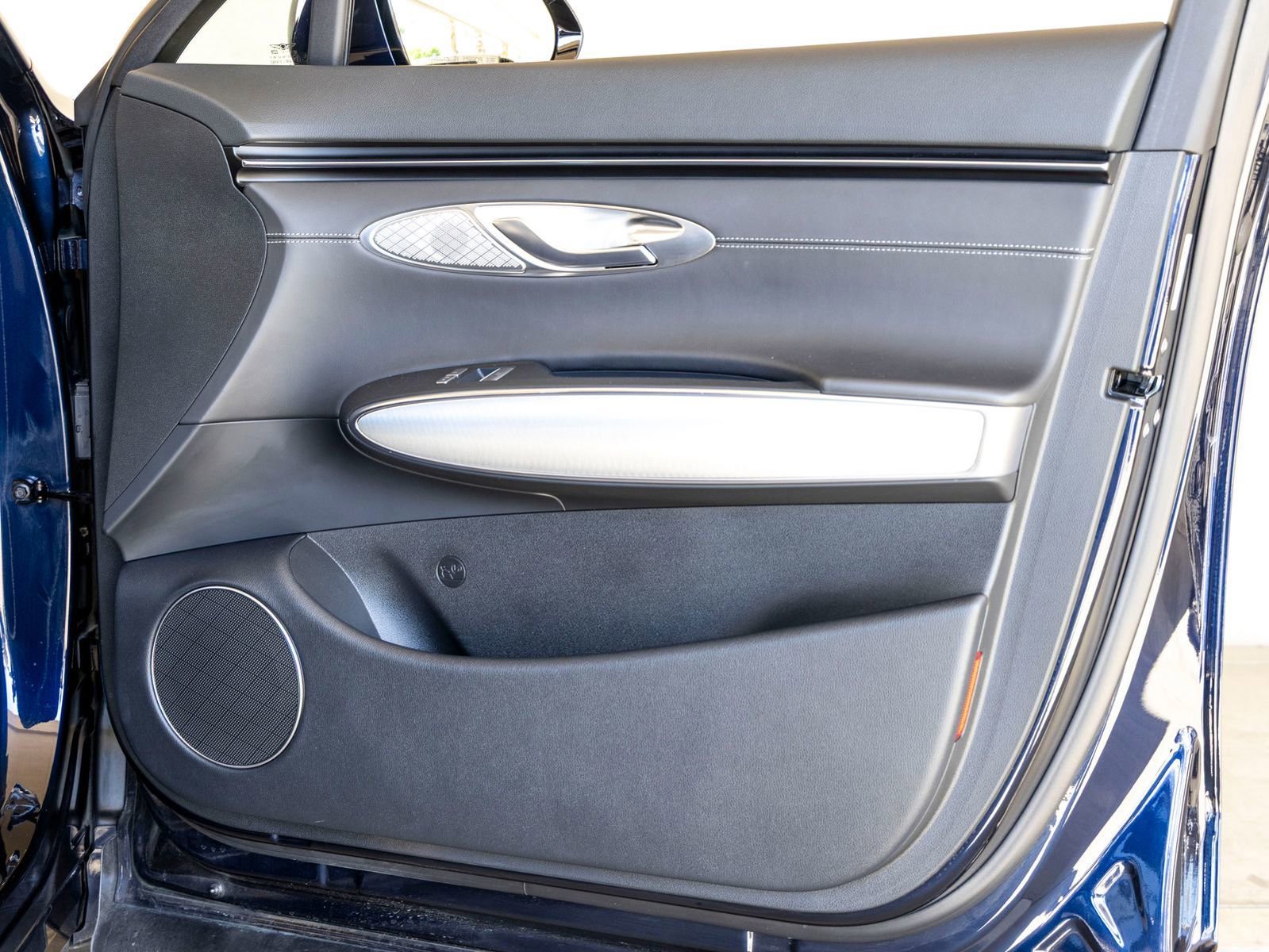 Used 2023 Genesis GV70 2.5T w/ Select Package AWD/4WD image 25