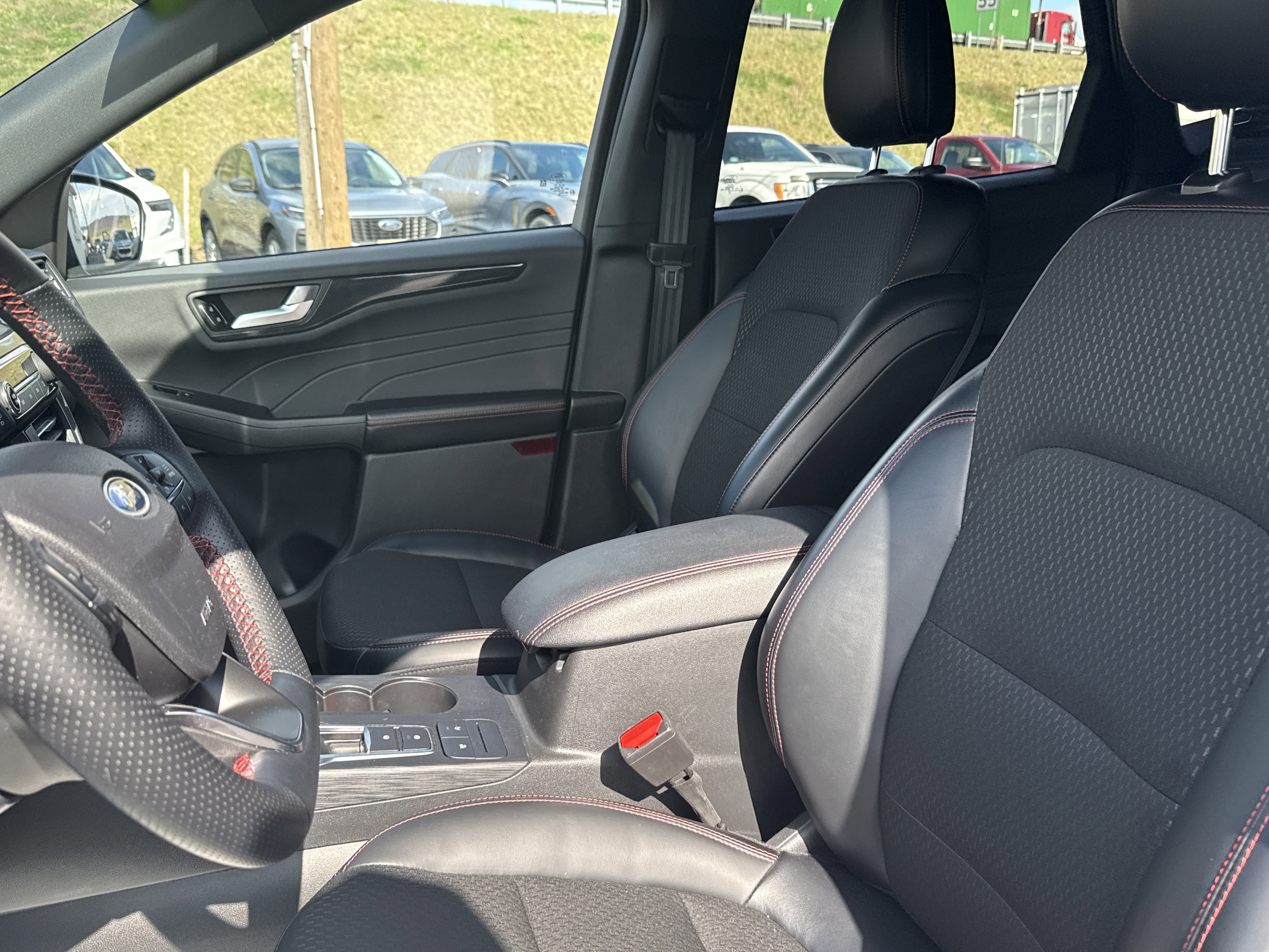 Used 2025 Ford Escape ST-Line AWD/4WD image 14