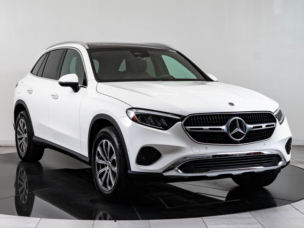 Used 2025 Mercedes-Benz GLC 300 4MATIC image 12