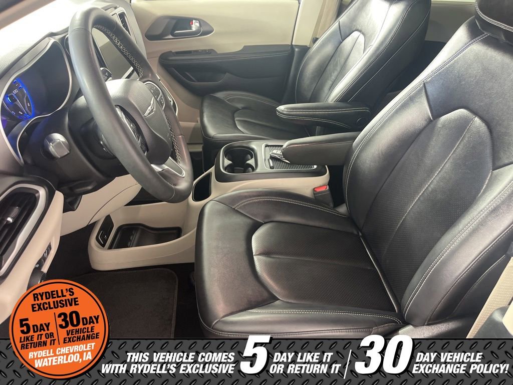 Used 2024 Chrysler Pacifica Touring-L FWD image 14