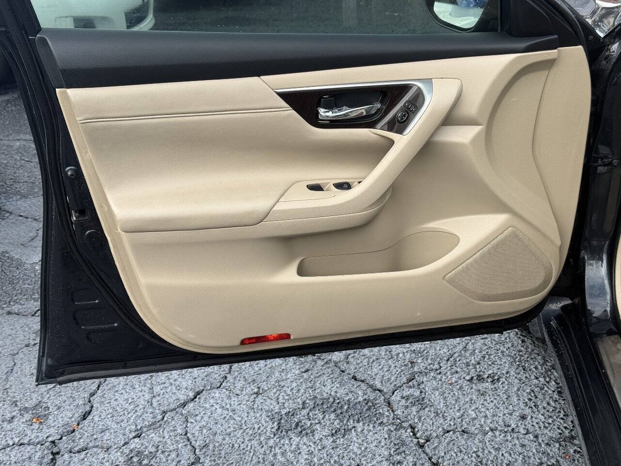 Used 2013 Nissan Altima 2.5 SL FWD image 16