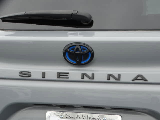 Certified 2023 Toyota Sienna XLE Woodland Edition image 9