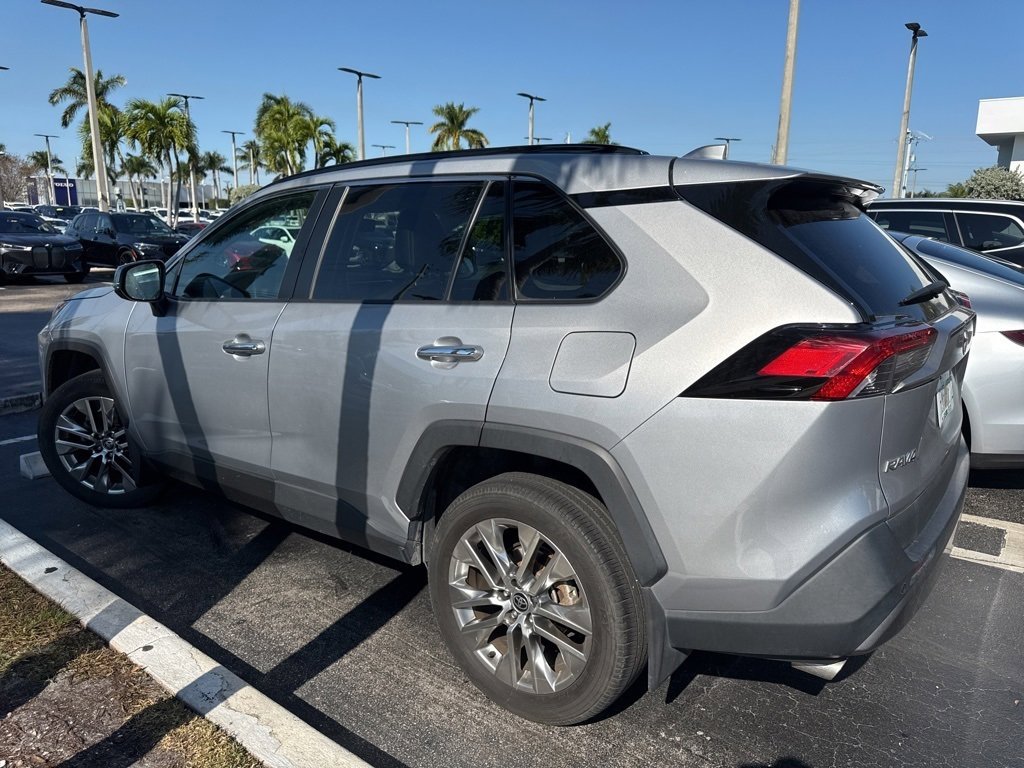 Used 2021 Toyota RAV4 Limited image 9