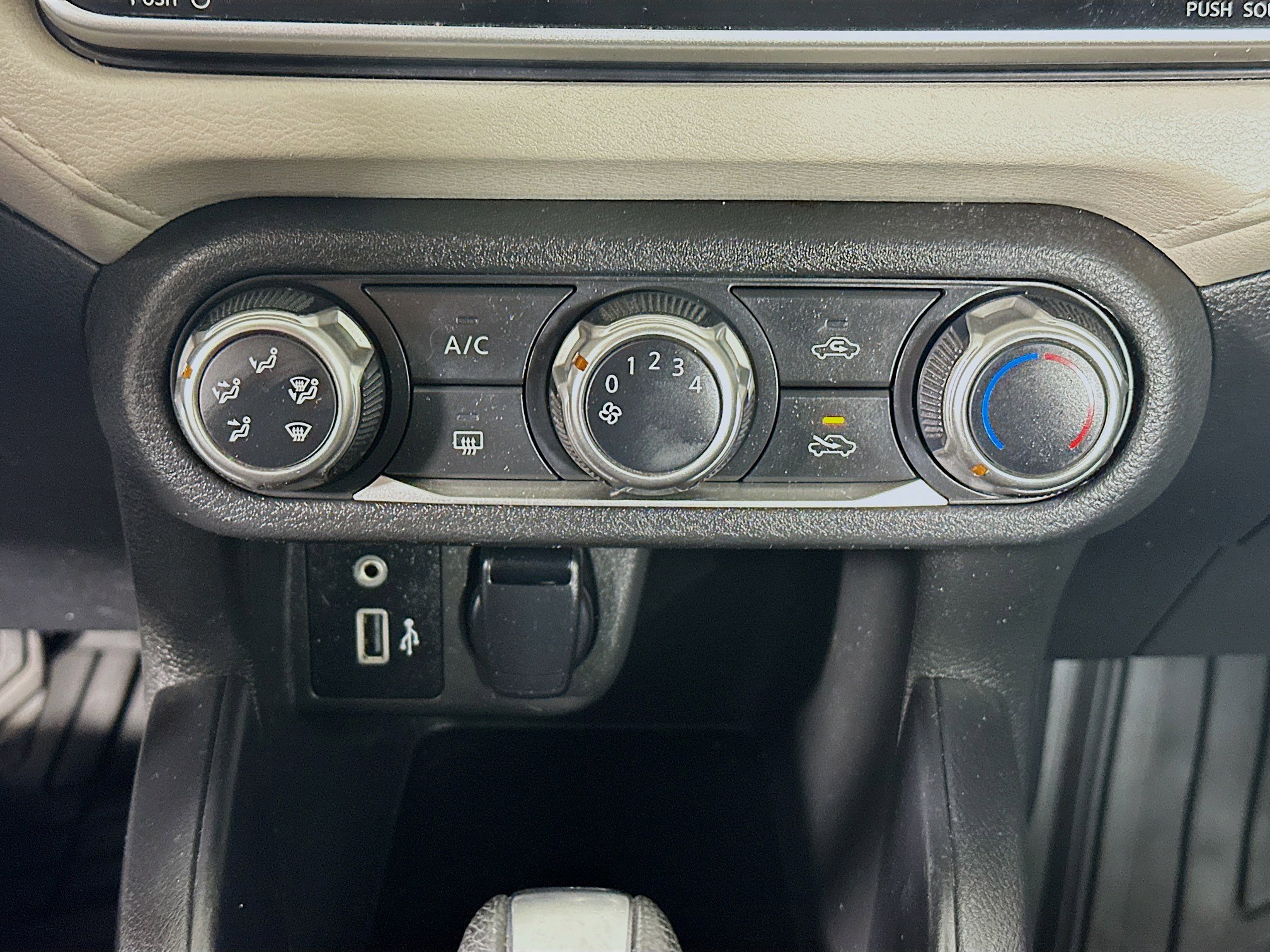 Used 2021 Nissan Versa SV image 23