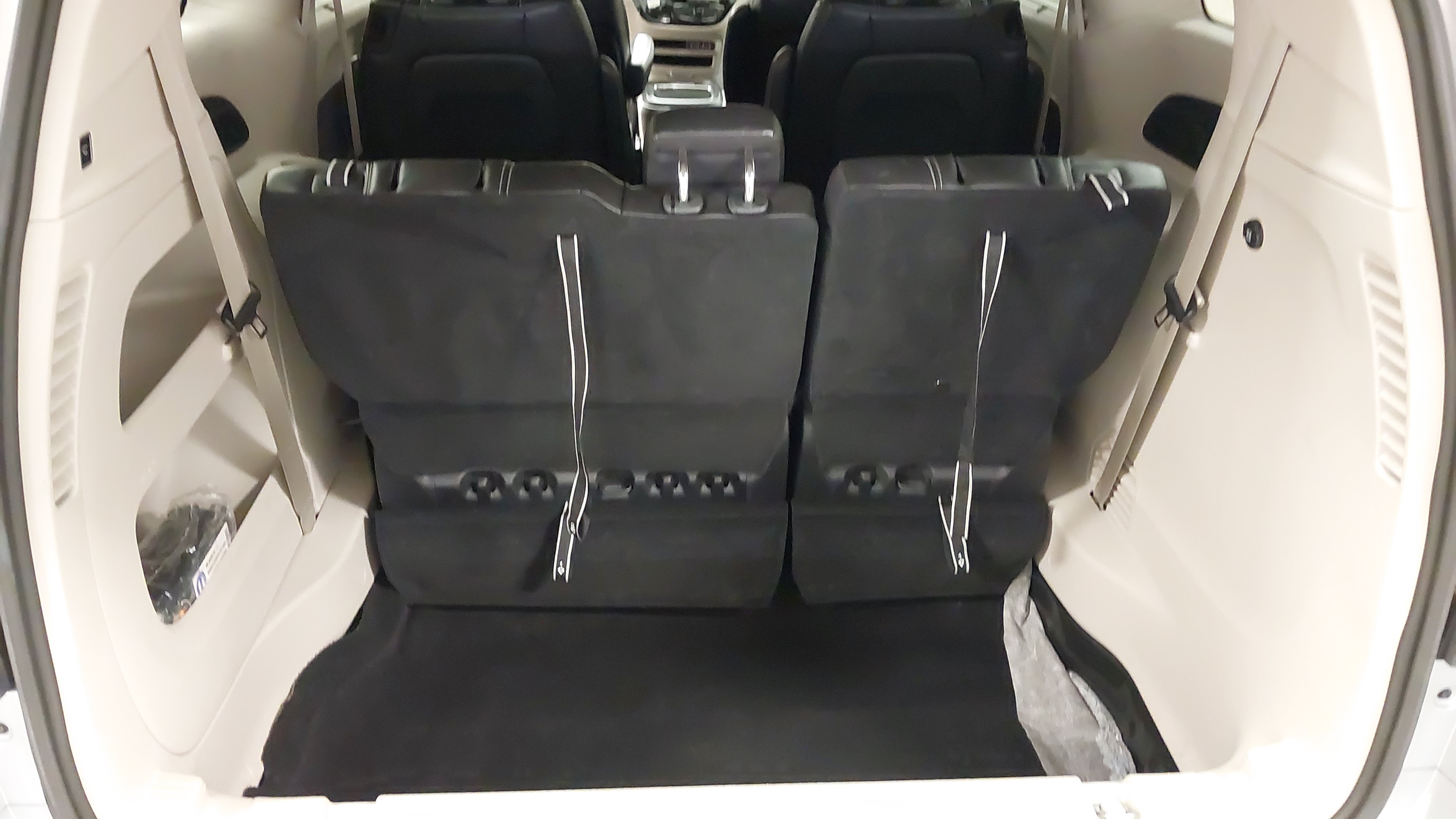 Used 2024 Chrysler Pacifica Touring-L FWD image 27
