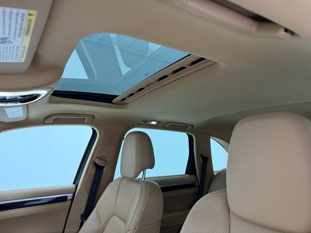 Used 2017 Porsche Cayenne w/ Premium Plus Package AWD/4WD image 14